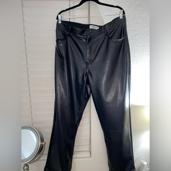 Black Vegan Leather 90s Straight Pants - Curve Love - Size 33 Short (16) - Picture 8 of 11